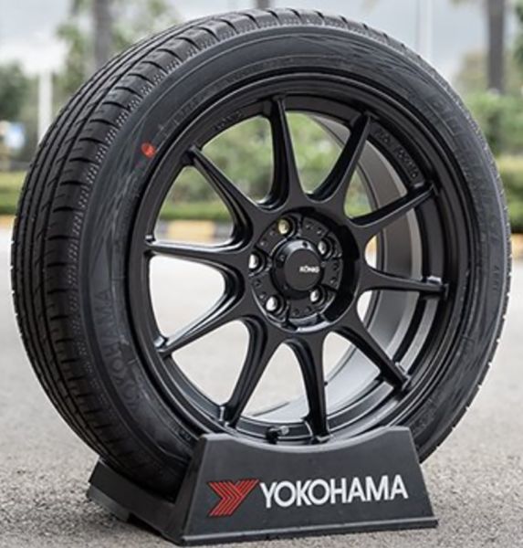 Llanta marca YOKOHAMA modelo BluEarth GT AE51 e (92V) TL